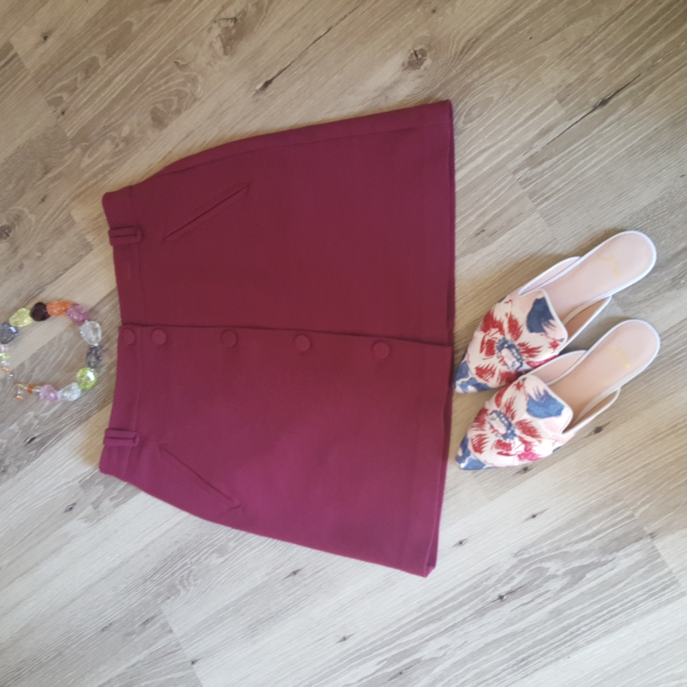 LOFT button down mini skirt, lovely burgundy color, size 4-6
